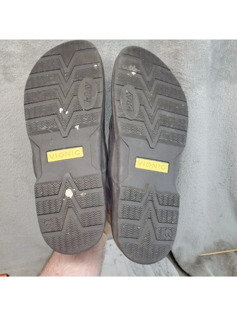 Vionic Shoes Mens Size 10 Wyatt Gray Synthetic Thong Sandals *Read*